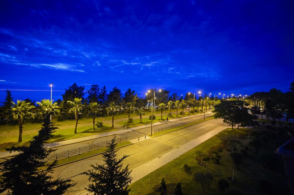 Seaside Luxury Apartment บาทูมิ ภายนอก รูปภาพ