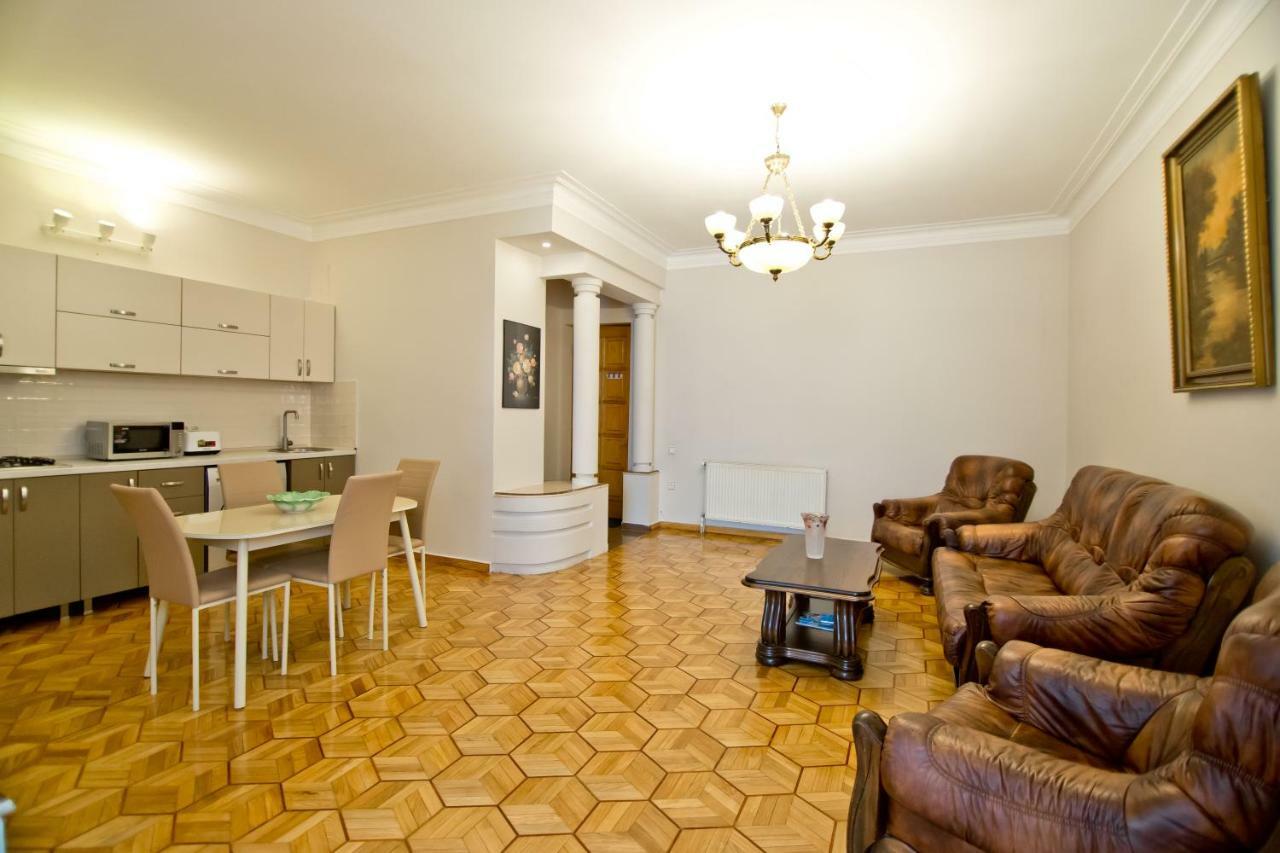 Seaside Luxury Apartment บาทูมิ ภายนอก รูปภาพ
