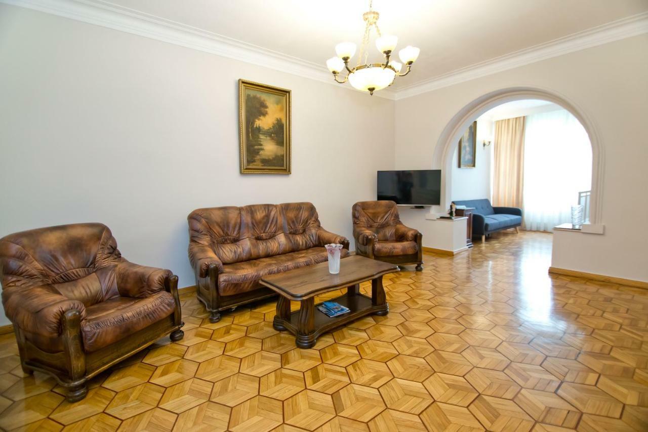 Seaside Luxury Apartment บาทูมิ ภายนอก รูปภาพ