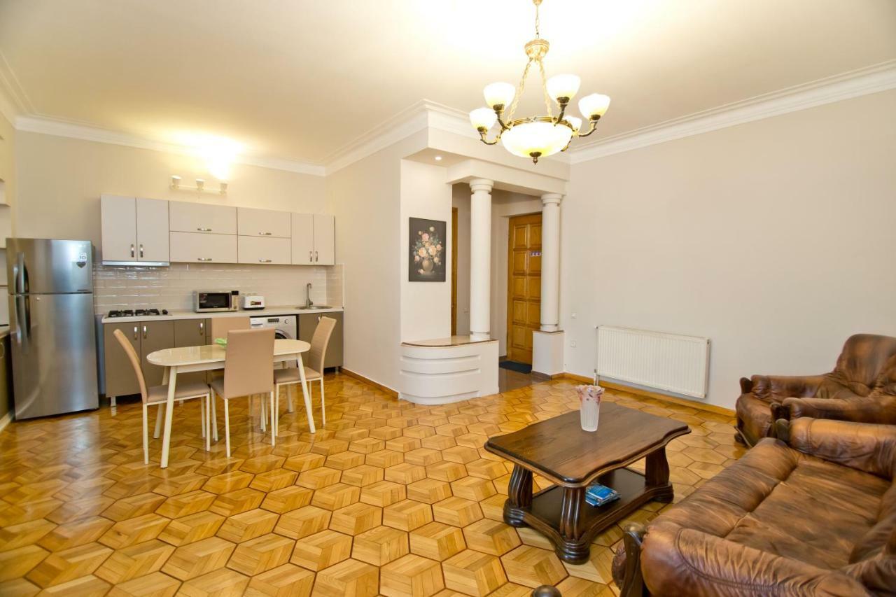 Seaside Luxury Apartment บาทูมิ ภายนอก รูปภาพ
